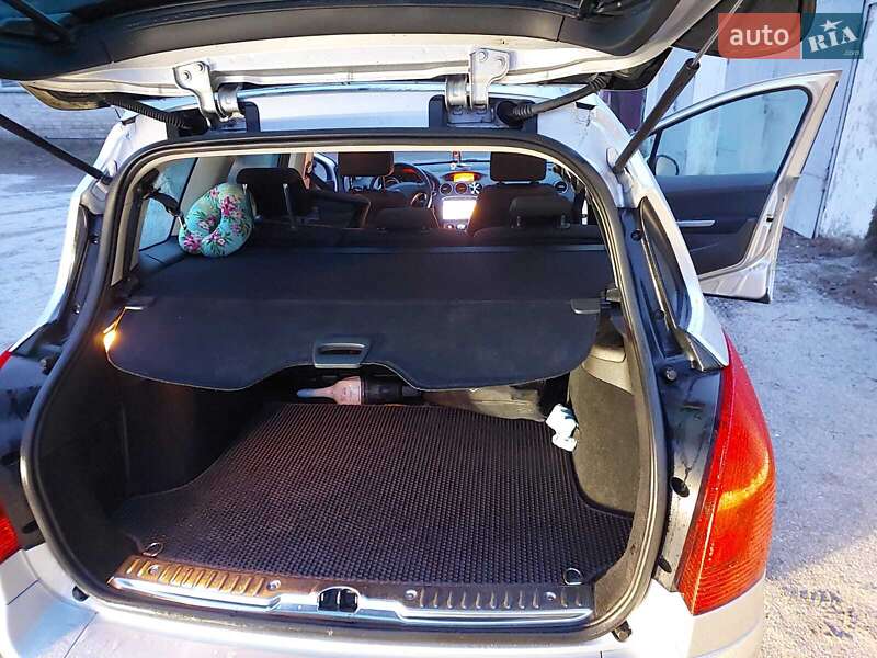 Универсал Peugeot 308 2010 в Коростене