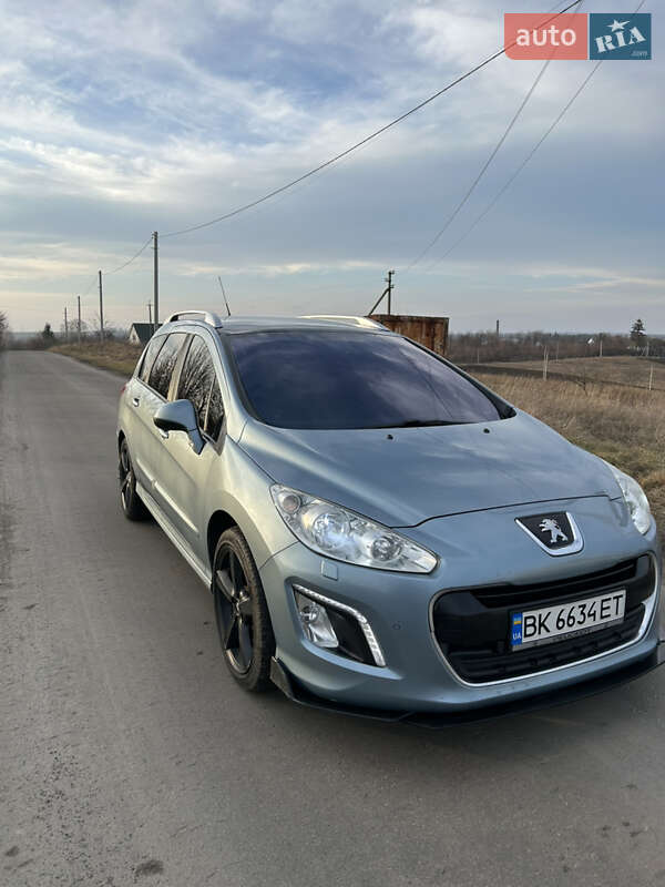 Універсал Peugeot 308 2011 в Рівному