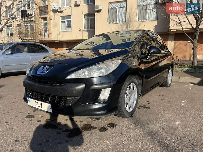 Хэтчбек Peugeot 308 2010 в 
