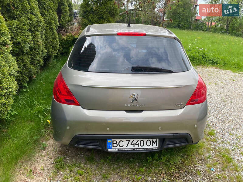 Хетчбек Peugeot 308 2011 в Мостиській