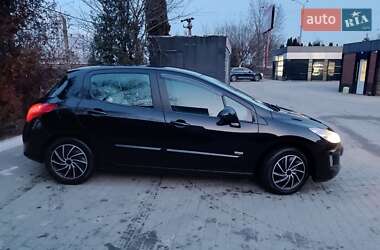 Хэтчбек Peugeot 308 2010 в 