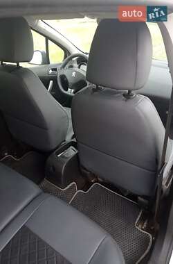 Хетчбек Peugeot 308 2011 в 