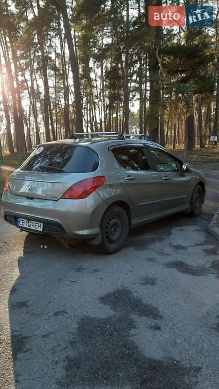 Хэтчбек Peugeot 308 2012 в Чернигове
