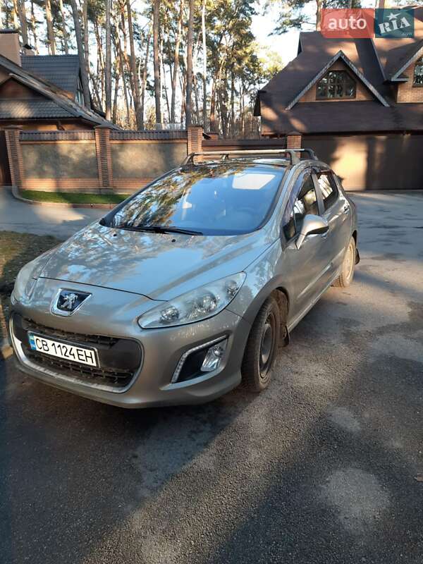 Хэтчбек Peugeot 308 2012 в Чернигове
