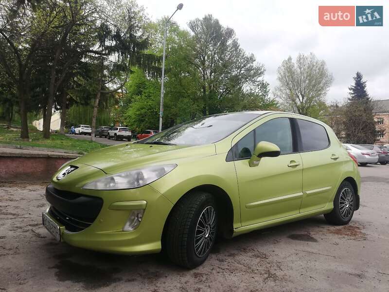 Хэтчбек Peugeot 308 2008 в Львове