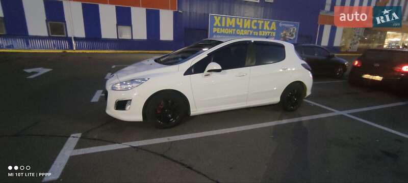 Хетчбек Peugeot 308 2013 в 