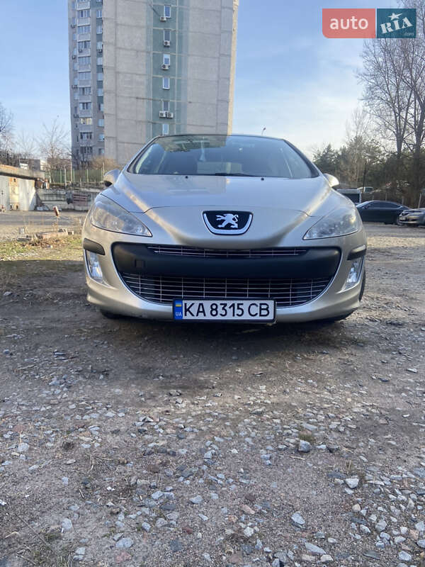 Хэтчбек Peugeot 308 2008 в Киеве