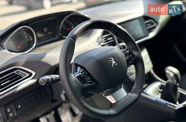 Хетчбек Peugeot 308 2015 в Дніпрі