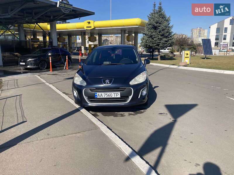Хетчбек Peugeot 308 2012 в 