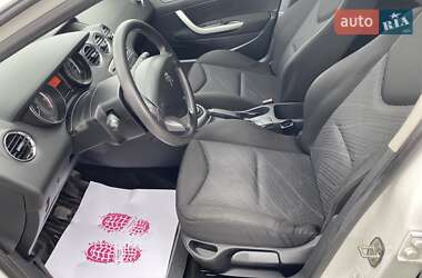 Хэтчбек Peugeot 308 2012 в 