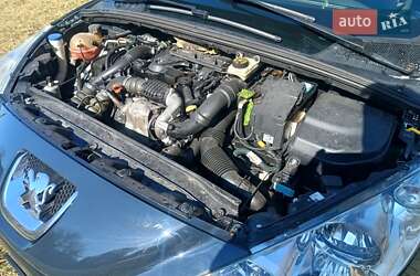Хетчбек Peugeot 308 2011 в 