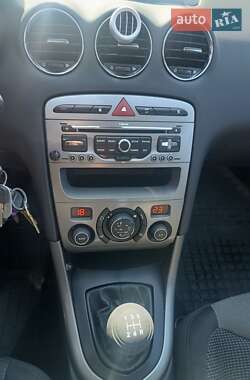 Хетчбек Peugeot 308 2011 в 