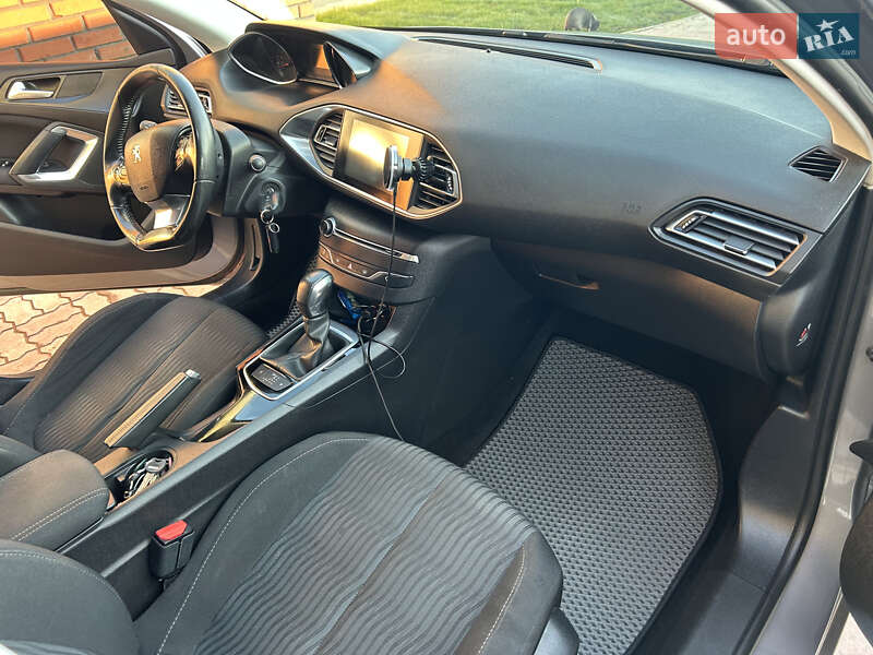 Универсал Peugeot 308 2015 в Киеве