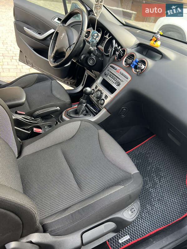 Універсал Peugeot 308 2011 в Ужгороді