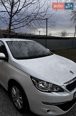 Хетчбек Peugeot 308 2016 в 
