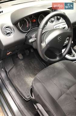 Хетчбек Peugeot 308 2011 в 