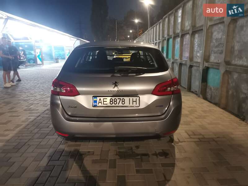 Універсал Peugeot 308 2016 в Дніпрі