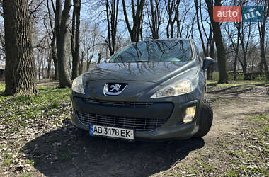Хэтчбек Peugeot 308 2011 в 
