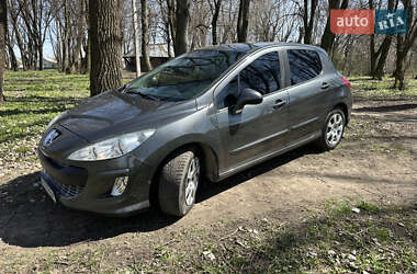 Хэтчбек Peugeot 308 2011 в 