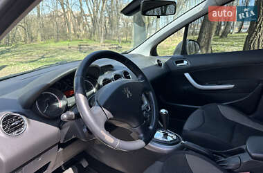 Хэтчбек Peugeot 308 2011 в 
