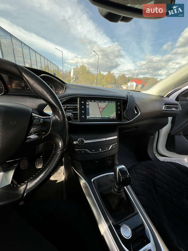 Універсал Peugeot 308 2015 в Ужгороді