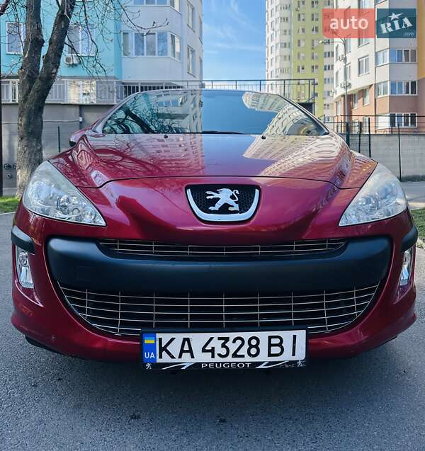 Хэтчбек Peugeot 308 2010 в Киеве