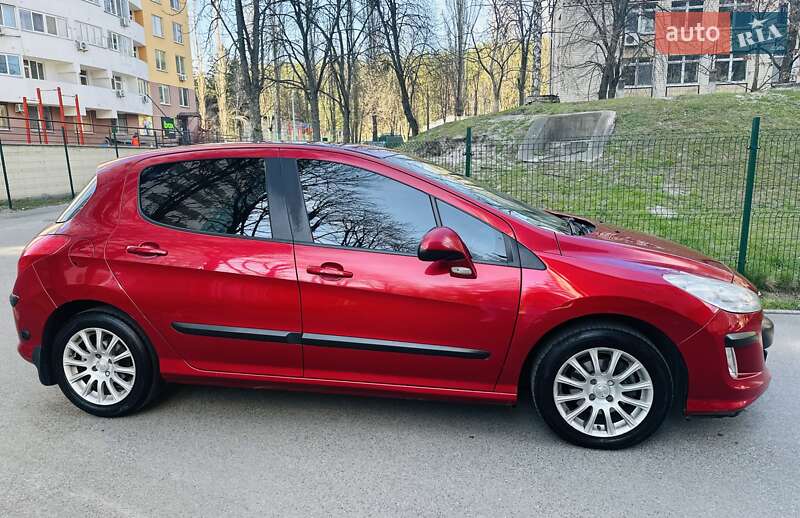 Хэтчбек Peugeot 308 2010 в Киеве