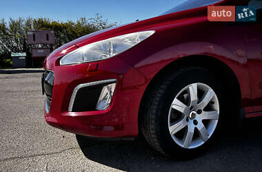 Хэтчбек Peugeot 308 2011 в 