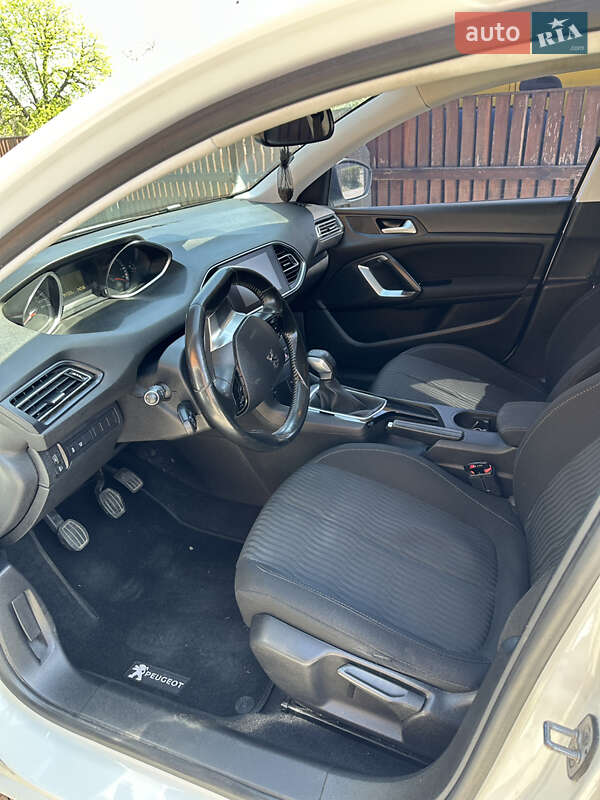 Универсал Peugeot 308 2015 в Маневичах