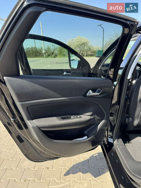 Універсал Peugeot 308 2017 в Радехові