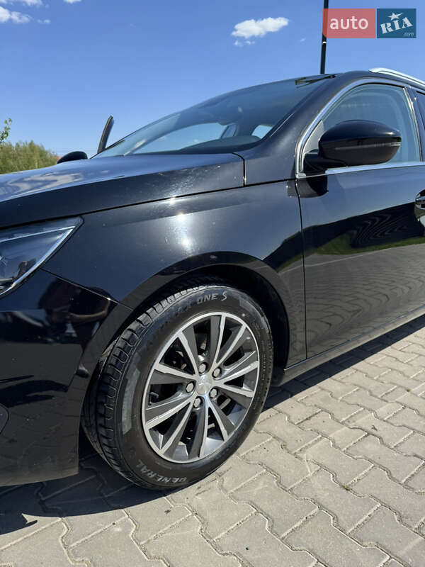 Універсал Peugeot 308 2017 в Радехові