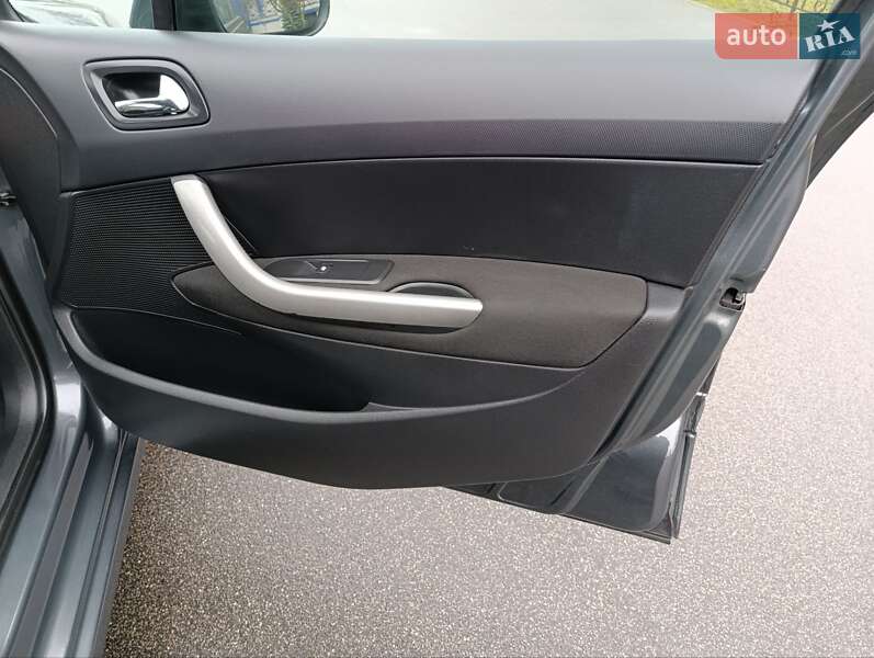 Хэтчбек Peugeot 308 2013 в Киеве