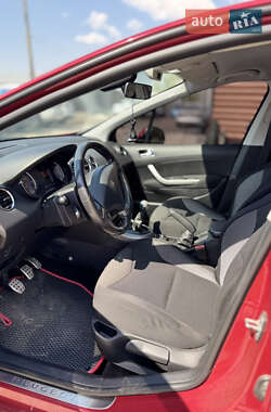Хэтчбек Peugeot 308 2010 в 