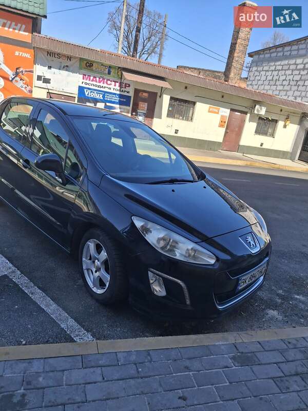 Хэтчбек Peugeot 308 2012 в Здолбунове