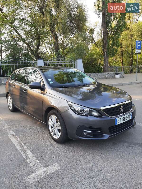 Универсал Peugeot 308 2017 в 