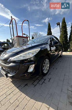 Хэтчбек Peugeot 308 2011 в 