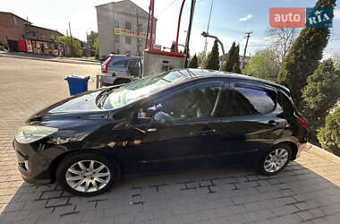 Хэтчбек Peugeot 308 2011 в 