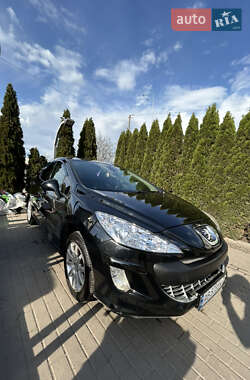 Хэтчбек Peugeot 308 2011 в 