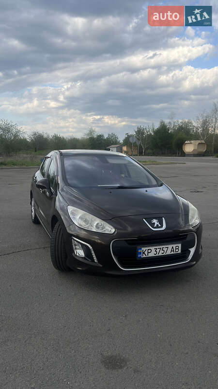 Хэтчбек Peugeot 308 2012 в 