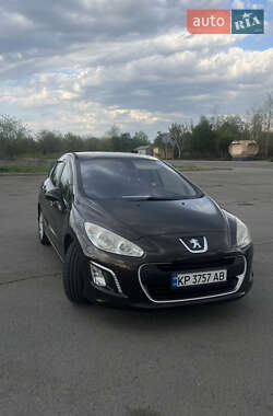 Хэтчбек Peugeot 308 2012 в 