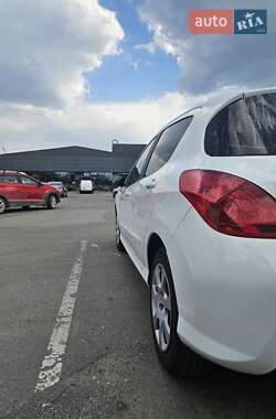 Хетчбек Peugeot 308 2012 в 