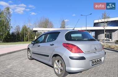 Хэтчбек Peugeot 308 2010 в 