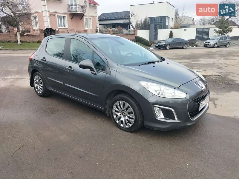 Хэтчбек Peugeot 308 2012 в Ровно