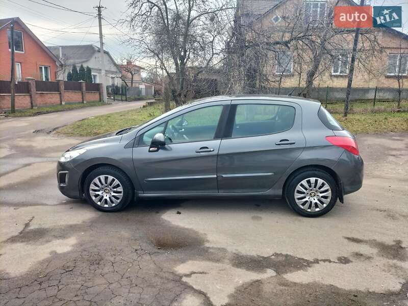 Хэтчбек Peugeot 308 2012 в Ровно