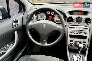 Хэтчбек Peugeot 308 2009 в 