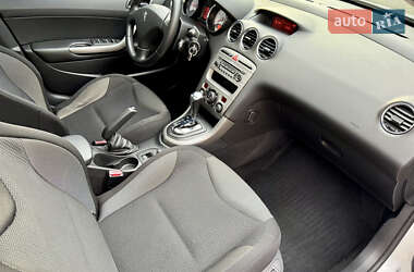 Хэтчбек Peugeot 308 2009 в 