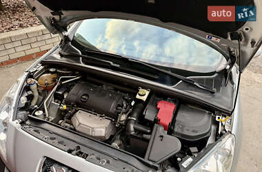 Хэтчбек Peugeot 308 2009 в 