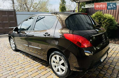 Хэтчбек Peugeot 308 2012 в 