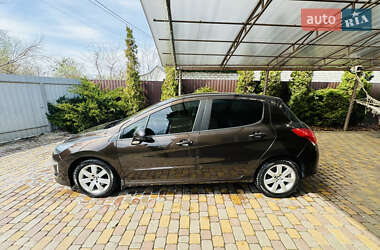 Хэтчбек Peugeot 308 2012 в 