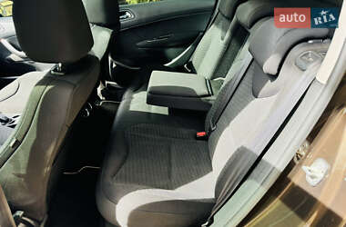 Хэтчбек Peugeot 308 2012 в 